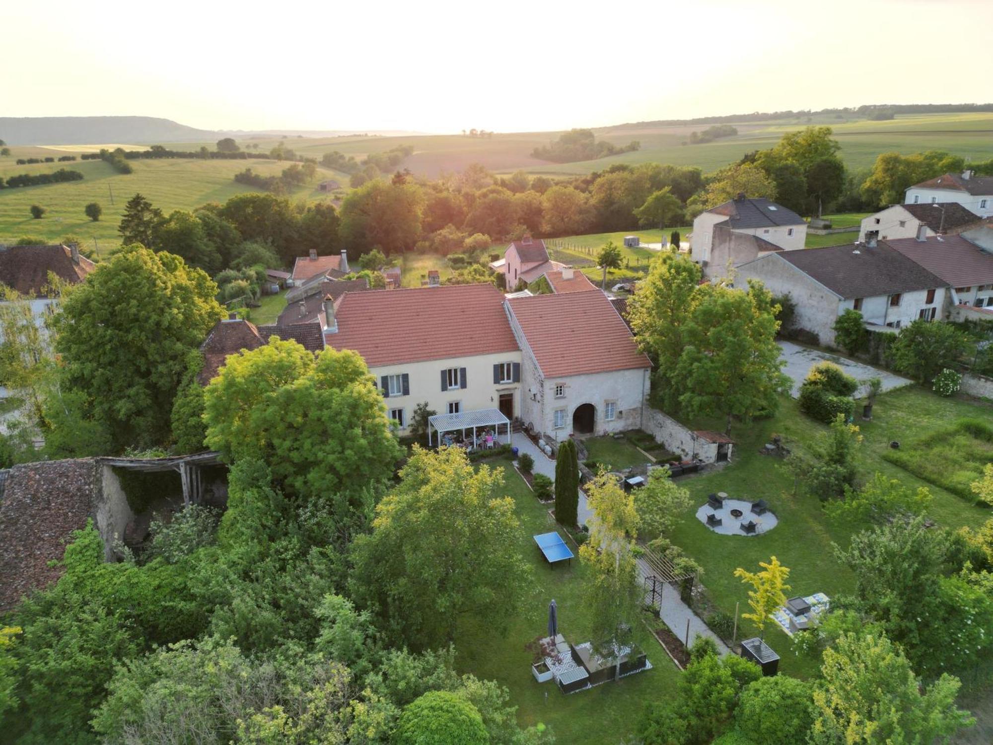 Maison Egalite Melay  外观 照片